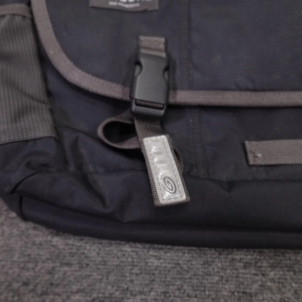Timbuk2 Black Nylon Messenger Shoulder Bag 15in Laptop Padded Water Resistant
